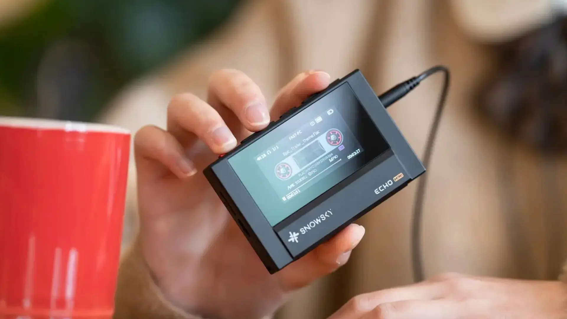 Vuelve el Walkman, o algo así: este MP3 aúna lo vintage y lo "moderno", y me dan ganas de comprarlo