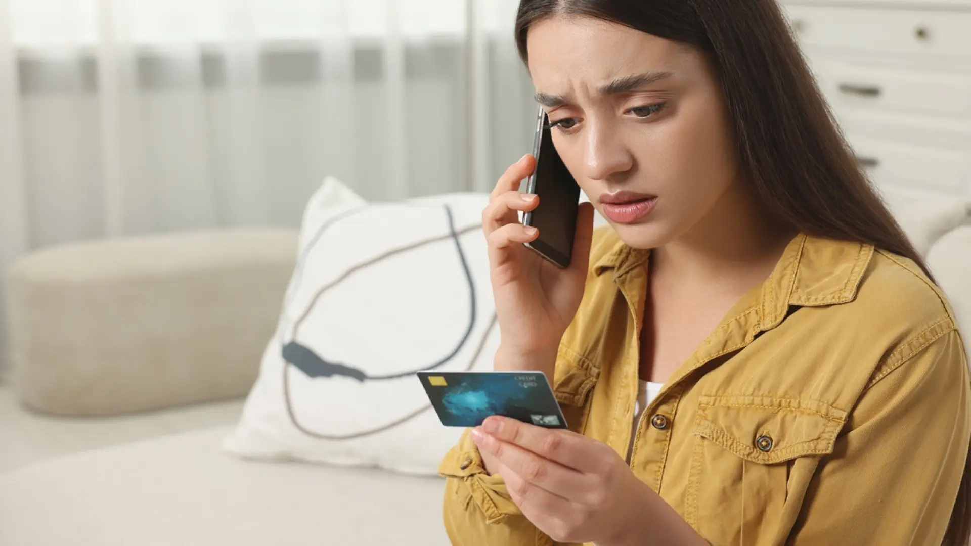 ¿Qué es el vishing? La Policía Nacional alerta de cómo pueden robarte los datos bancarios en segundos