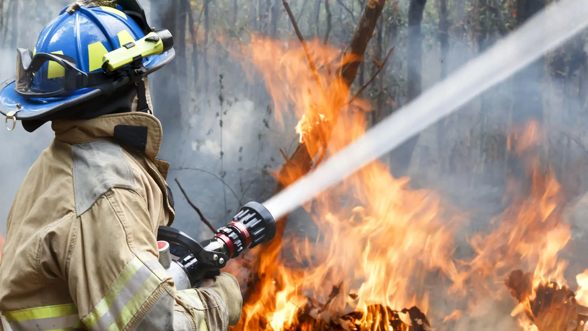 Prueban un innovador sistema que apaga incendios con sonido, sin agua ni espuma