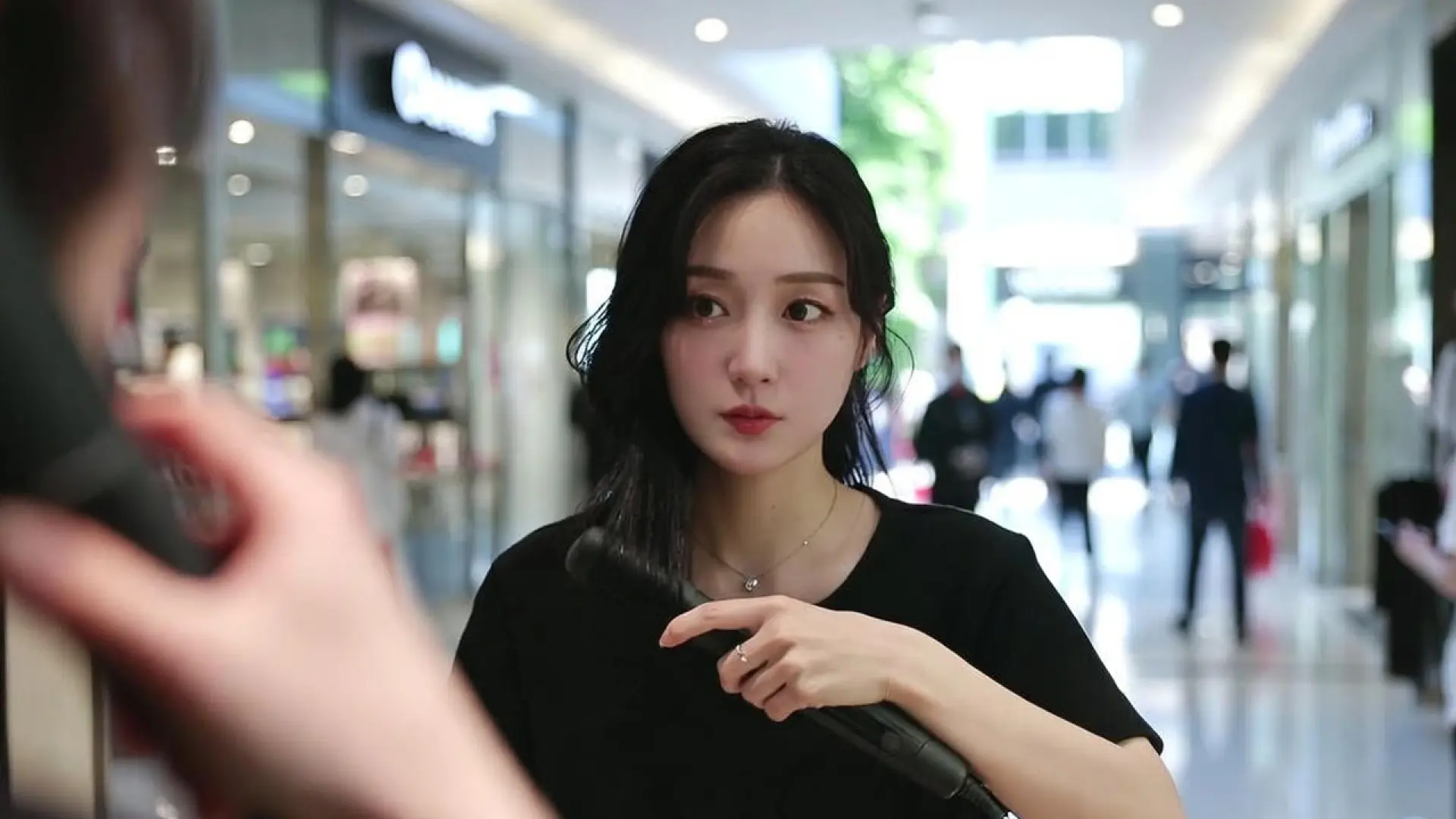 De baterías externas a rizadores de pelo: la moda en Japón de compartir tecnología impensable en España