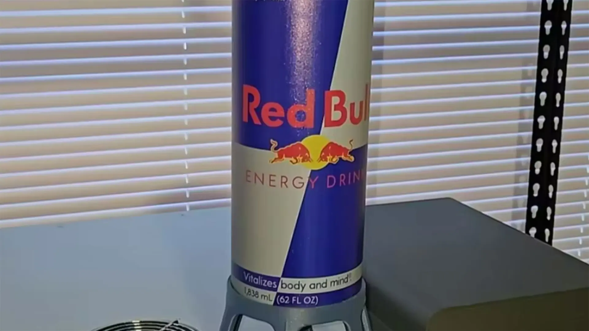 La lata de Red Bull que se convierte en una máquina retro de Raspberry Pi 5