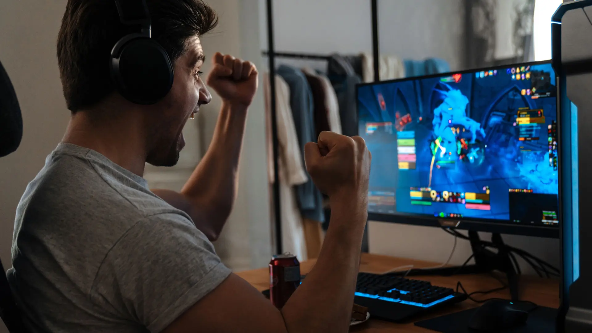 La increíble suerte de este gamer: el reemplazo de monitor roto termina en doble sorpresa